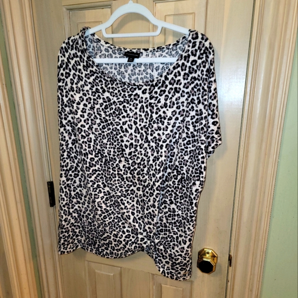 Womens Plus Sz 2X Animal Print Tahari Short Sleeve Soft Knit Shirt